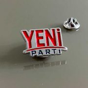 yeni parti rozeti